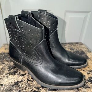 Black Studded Leather Ankle Boots Dingo- Size 8.5